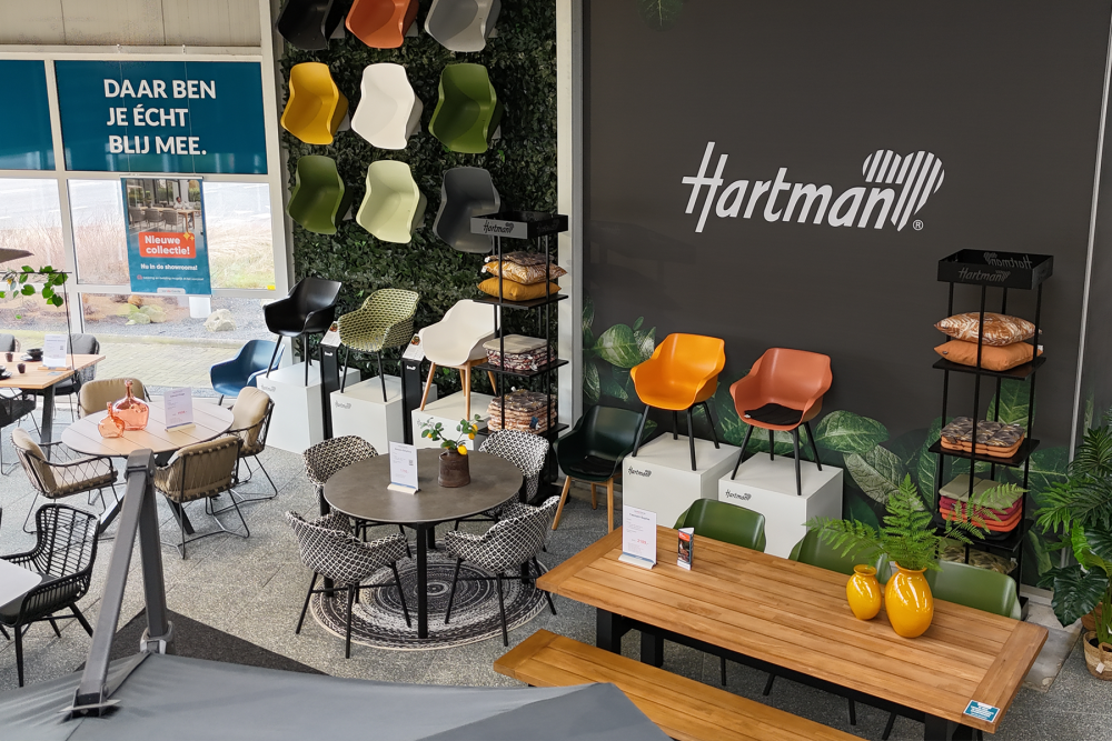 Hartman tuinmeubelen in onze showroom