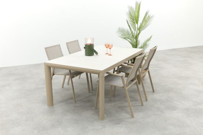 Atmos/Kings stapelbare 4-persoons tuinset 180x100 cm. - Latte