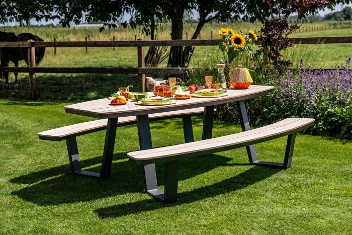 GI Bell ovale 6-persoons picknicktafel 220x193cm.