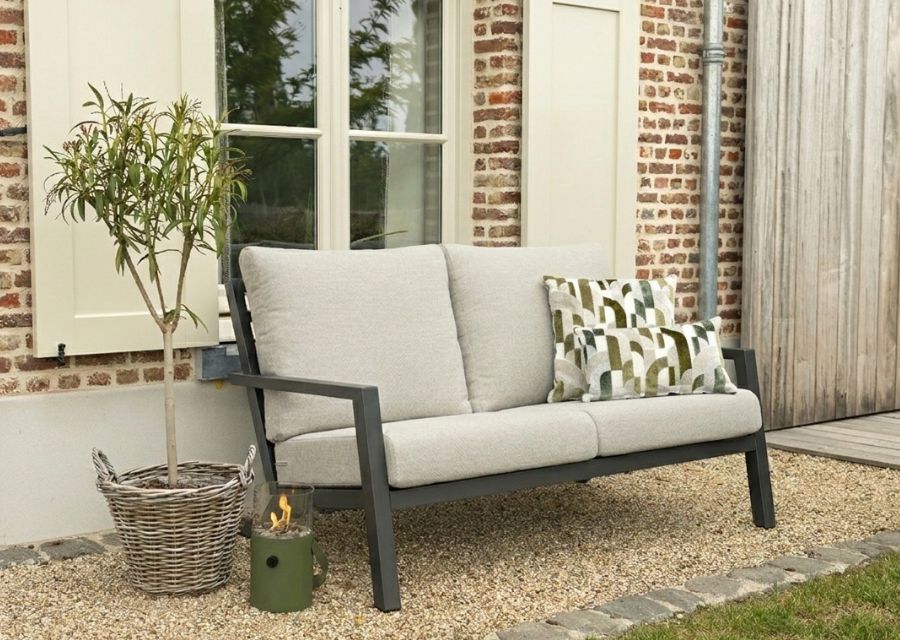 Inspiratie: 5x de mooiste tuinbanken voor de voortuin